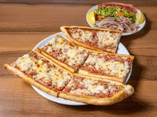 Kıymalı Kaşarlı Pide