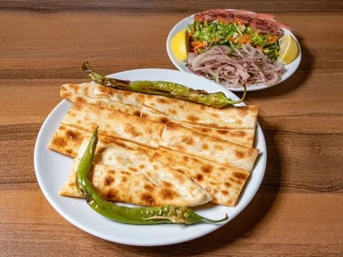 Sucuklu Yumurtalı Pide